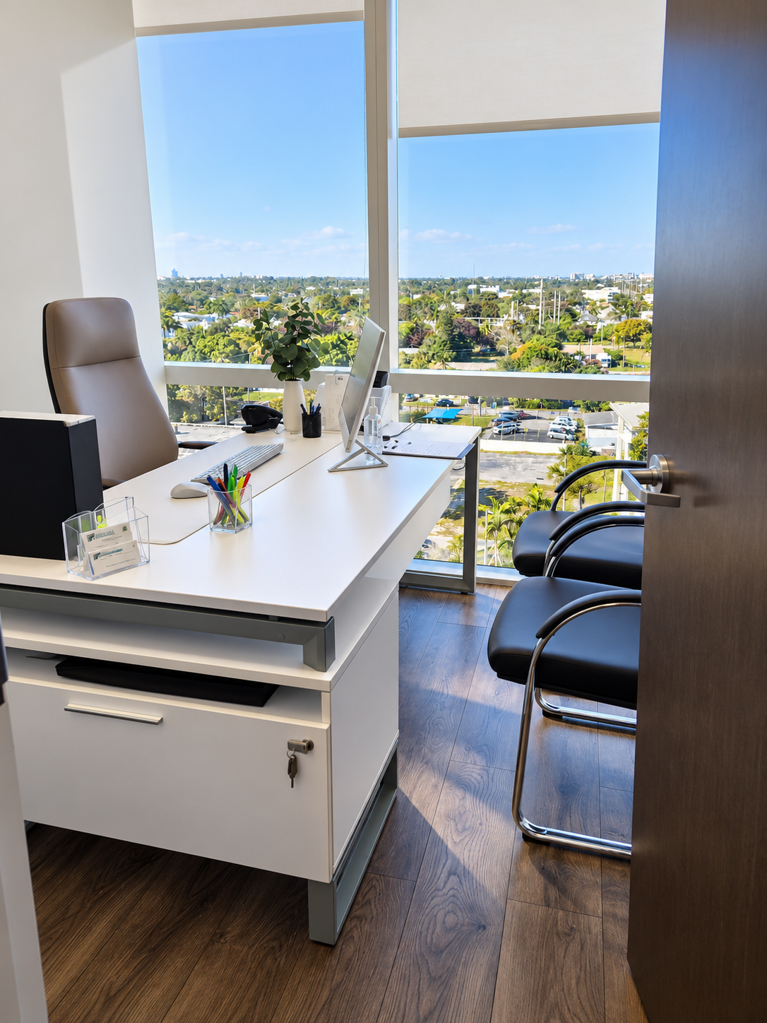 Oficina de GM All Quality Services con vista a South Florida